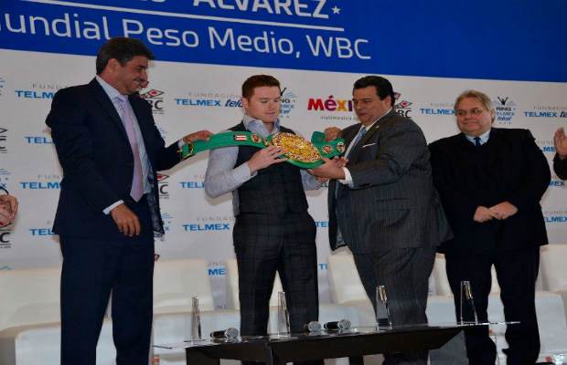 WBC вручило новый пояс Саулю Альваресу 1
