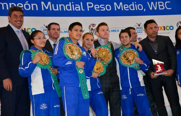 WBC вручило новый пояс Саулю Альваресу 5