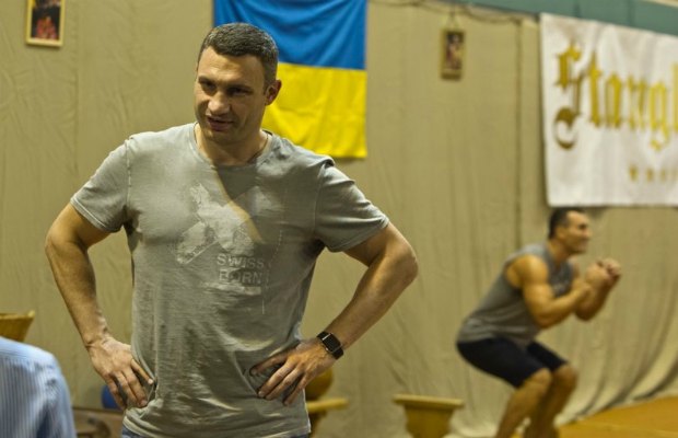 Виталий Кличко проведал брата в тренировочном лагере