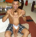 Артуро Гатти фото со своим маленьким сынулей