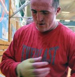 Денис Лебедев фото с травмировнаной рукой на тренеровке